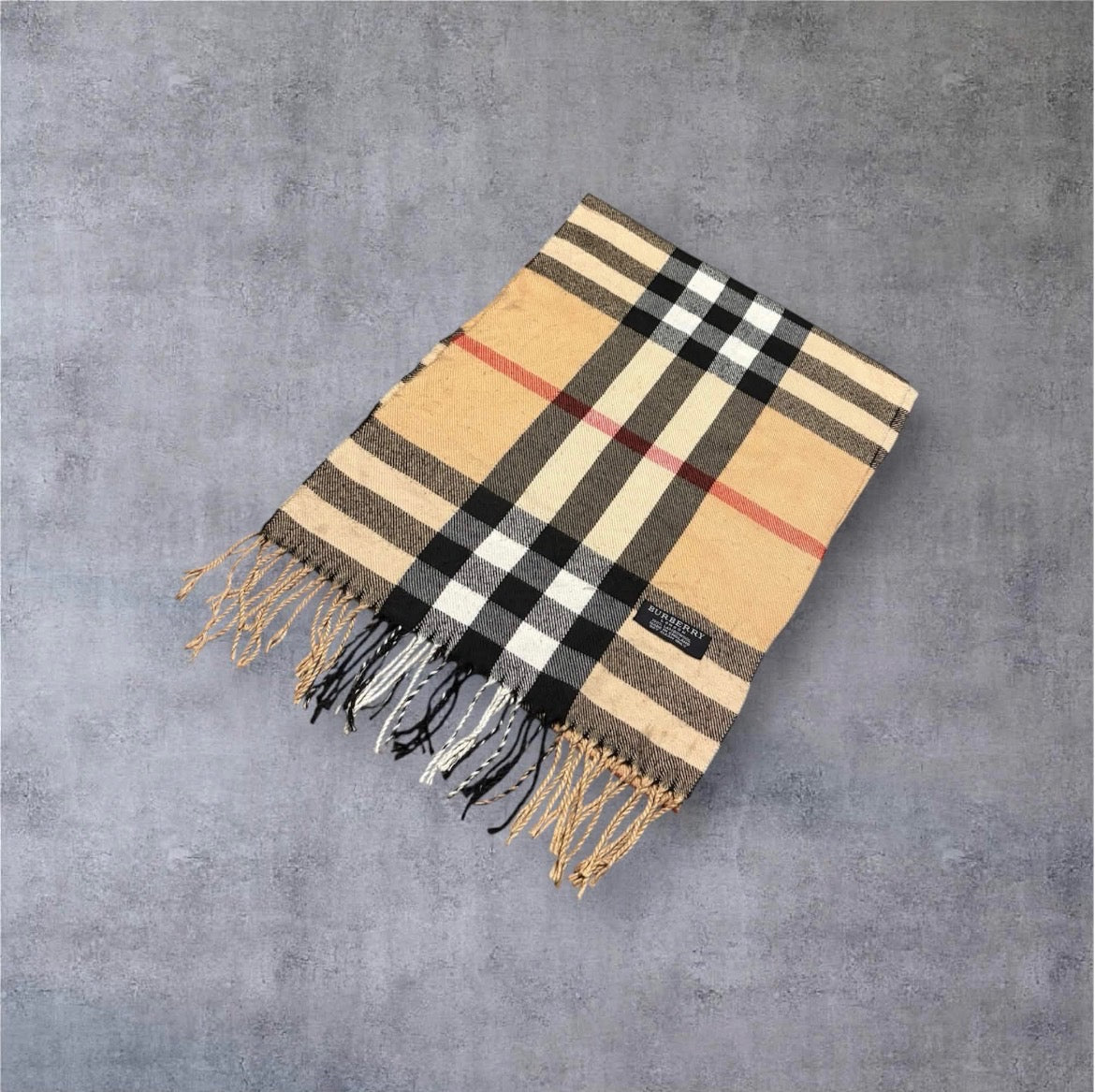 Beiger Burberry Schal